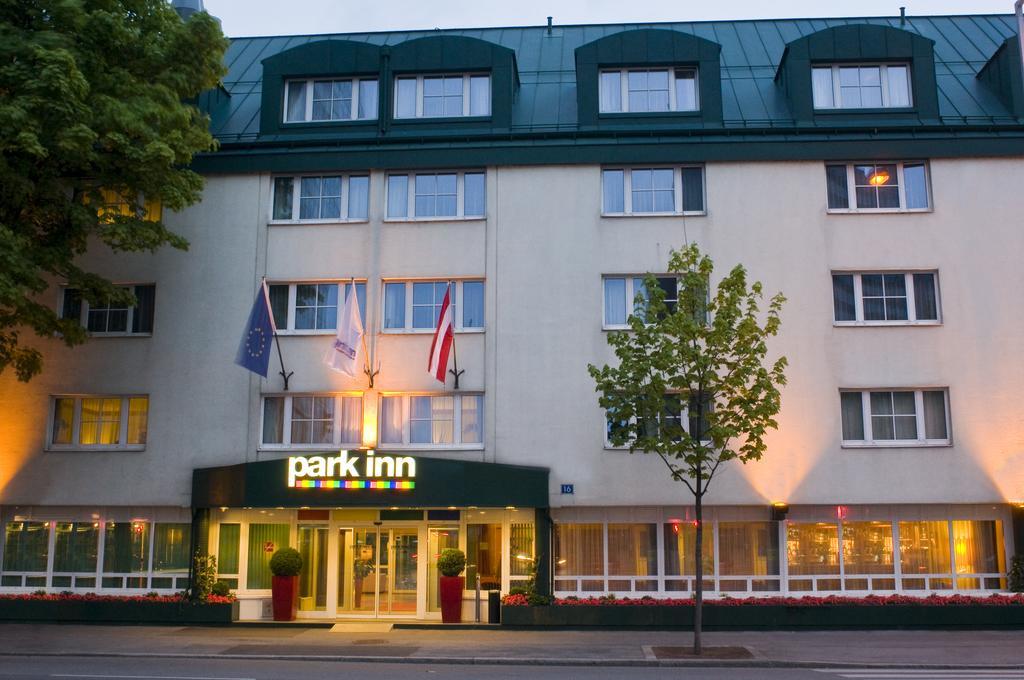 Park Inn By Radisson Uno City Wina Bagian luar foto